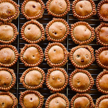 Load image into Gallery viewer, 4 Dinkie Pork Pies